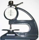 CH系列測厚儀：它可分為A，B，C，S等型號及手式，臺式等各種規(guī)格.A型是測量硫化橡膠和塑料制品的厚度；B型是測量乳膠的厚度；S型可用于塑料厚度的測量；C型多頭測厚儀用于電線電纜等特殊規(guī)格橡塑材料厚度的測量。
