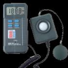 DE-3351  數(shù)字照度計。顯示:3 1/2 數(shù)字LCD顯示,最大值1999。光度計范圍:400～700。光譜響應中心波長:550。測量范圍:200/2000/20000/200000LUX。量程:0.1～19990 LUX 0.01～1999 FC



