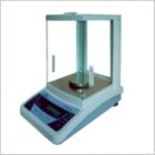 JA-2003P 電子精密天平,新一代電磁式稱量傳感器，使產(chǎn)品的精度有了可靠保障。具有全自動故障檢測，自動校準，超載保護等多種應用程序。電源變壓器外置，減少溫度對天平稱量的影響.內(nèi)置RS232C接口，可直接連接計算機，打印機等。稱量范圍:0-200g.可讀性:1mg.稱盤尺寸:ф80mm