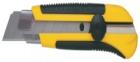 25MM DYNAGRIP 割刀: 旋轉(zhuǎn)鎖鈕，有效安全的縮緊刀片。25mm加寬刀片，工作壽命更長(zhǎng)。內(nèi)存1片刀片。人體工程學(xué)手柄，握持舒適。標(biāo)準(zhǔn)史丹利黃色ABS刀身。
