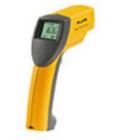  FLUKE63紅外線測溫儀， 測量溫度為-32～535℃(-25至999°F)，D:S=12:1標準焦距，光譜響應8μm至14μm ，重復性:±0.5或≤1℃。顯示分辨率:0.1℃。精度：±1% 或±1℃

 
