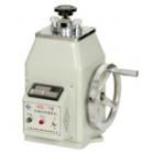 XQ-1型金相試樣鑲嵌機(jī)是對(duì)微小或不規(guī)則形狀和不易手拿的試樣，用熱固性塑料先進(jìn)行鑲嵌成形，也是磨拋工作必不可少的前道工序。本機(jī)系機(jī)械式鑲嵌機(jī)，加熱溫度由數(shù)字溫度儀控制，試樣壓制規(guī)格：Φ22、Φ30、Φ45×15mm.加熱器規(guī)格：650W 220V 50Hz