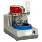 MP-1型單盤雙速金相試樣磨拋機(jī)（帶自動(dòng)磨頭） 是集預(yù)磨、拋光、研磨于一機(jī)只須更換磨拋盤等就能進(jìn)行預(yù)磨、拋光或研磨工作，磨盤直徑：250mm.砂紙直徑:230mm.拋盤直徑：220mm.研磨盤直徑：220mm.轉(zhuǎn)速：500/1000r/min.電動(dòng)機(jī)：YSD802-4/8 380V 50Hz

 

