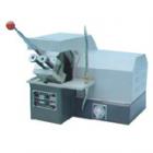 QG-1型金相試樣切割機(jī)是金相試樣的首道工序,采用高速旋轉(zhuǎn)的薄片增強(qiáng)砂輪來截取試樣，為不使在切割中燒傷試樣的組織，本機(jī)裝有冷卻系統(tǒng)。最大切割截面：50×50mm.砂輪片規(guī)格：300×2×32mm.轉(zhuǎn)速：2800r/min.電動(dòng)機(jī)：Y90L-2 2.6kW 380V 50Hz
