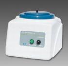  P-1型金相試樣拋光機(jī)適用于對(duì)經(jīng)磨光后的金屬材料進(jìn)行拋光，可獲得光亮如鏡的金屬表面，供在顯微鏡下觀察與測(cè)定金相組織。拋盤(pán)直徑 ?200mm.拋盤(pán)轉(zhuǎn)速 1400r/min.電動(dòng)機(jī) 180w  220V 50Hz 
