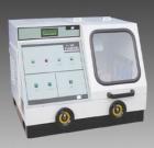 Q-100B型 全自動(dòng)試樣切割機(jī)具有超大切割室，可移動(dòng)式“T”型工作臺(tái)，液晶顯示各種切割數(shù)據(jù)；允許切割最大試樣直徑ф100mm,最大切割容積ф100mm×200mm；手動(dòng)切割/自動(dòng)切割任意切換；