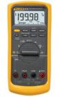 Fluke 83 V 數(shù)字多用表 高亮度的大數(shù)字顯示屏具有兩級背光，容易讀取測量結(jié)果,6000 字, 3-3/4 位,測量高達(dá)1000 V 交流和直流信號,連續(xù)測量30秒的10 A、20 A電流 
