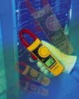Fluke 337 鉗型表 真有效值鉗型儀表,為一系列頂極產(chǎn)品。具有巨大的鉗口。此儀表用來測量交流/直流電流、電壓和歐姆、電機(jī)啟動電流（沖擊）和頻率。具有顯示保留功能、最小/最大性能以及大型的背景燈顯示器