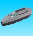 概況：

測(cè)頭主機(jī)一體，結(jié)構(gòu)緊湊，單手操作；最新研制的測(cè)頭頂部由非常耐磨的硬制材料制成，保證長(zhǎng)期使用而不損壞。標(biāo)準(zhǔn)箔及標(biāo)準(zhǔn)板可安全地存放在內(nèi)置儲(chǔ)存?zhèn)}內(nèi)。

儀器隨測(cè)頭型號(hào)的不同有三種類型：

F型測(cè)頭采用磁感應(yīng)原理，在鋼鐵基材上測(cè)量。

N型測(cè)頭采用電渦流原理，在有色金屬基材測(cè)量。

FN兩用型測(cè)頭可在所有金屬基材上測(cè)量。

儀器符合DIN、ISO、BS、ASTM標(biāo)準(zhǔn)。
