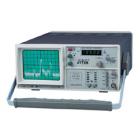 掃頻式超外差頻譜分析儀采用電掃描在頻率范圍內(nèi)調(diào)諧，其頻譜的頻率分量隨著時(shí)間依次采樣出來。所以，掃描調(diào)諧頻譜分析儀可以顯示周期信號(hào)和隨機(jī)信號(hào)。

AT5010B頻譜分析儀頻率超出1GHz(0.15~1050MHz)有粗調(diào)和細(xì)調(diào)調(diào)節(jié)中心頻率，加上100KHz／格~100MHz/格掃頻寬度選擇，組成簡(jiǎn)易的頻域測(cè)量。一個(gè)6寸CRT,8×10分格內(nèi)刻度LED顯示可選為中心頻率或標(biāo)記頻率讀數(shù)。
