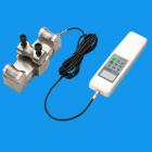 功能： 
HD旁壓張力測(cè)試儀安裝方便、操作簡(jiǎn)單、維修容易，專用于測(cè)量鋼絲繩的張力。鋼絲繩通過(guò)U形螺栓固定在傳感器上，當(dāng)鋼絲繩受拉力時(shí)，力通過(guò)導(dǎo)向輪作用于傳感器上。 
