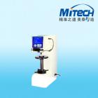 HBS-3000型數(shù)顯布氏硬度計 
HBS-3000數(shù)顯布氏硬度計是新開發(fā)的，具有國內(nèi)先進(jìn)水平的新一代布氏硬度計。適用于黑色金屬，有色金屬的布氏硬度測定。本機(jī)采用電子自動加荷，計算機(jī)軟件編程，高倍率光學(xué)測量，光電傳感等系統(tǒng)。各項操作過程和試驗結(jié)果的數(shù)據(jù)均可在LTD大屏幕顯示，試驗結(jié)果的數(shù)據(jù)可通過打印機(jī)輸出。本機(jī)適用于各類生產(chǎn)加工企業(yè)、大專院校、科研機(jī)械的試驗室。
