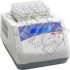 產(chǎn)品特點(diǎn)：

●即時(shí)溫度顯示、時(shí)間遞減顯示。

●自動(dòng)故障檢測(cè)及報(bào)警功能，蜂鳴器報(bào)警提示功能。

●便捷的模塊更換，便于清潔與消毒。

●內(nèi)置超溫保護(hù)裝置，具有中斷暫停功能。

●透明機(jī)蓋防止實(shí)驗(yàn)誤差。

